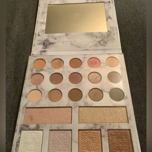 Carli Bybel Delux edition pallet
